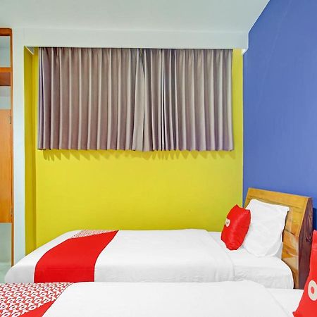 Oyo 90248 D'Em Homestay Family 케디리 외부 사진