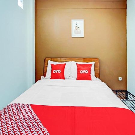 Oyo 90248 D'Em Homestay Family 케디리 외부 사진